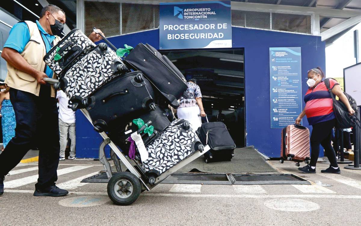 Viajeros que ingresen al país deben cumplir cuarentena obligatoria