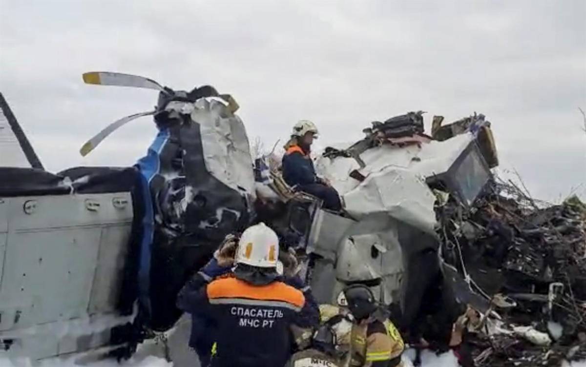 Al menos 16 muertos al estrellarse un avión en Rusia