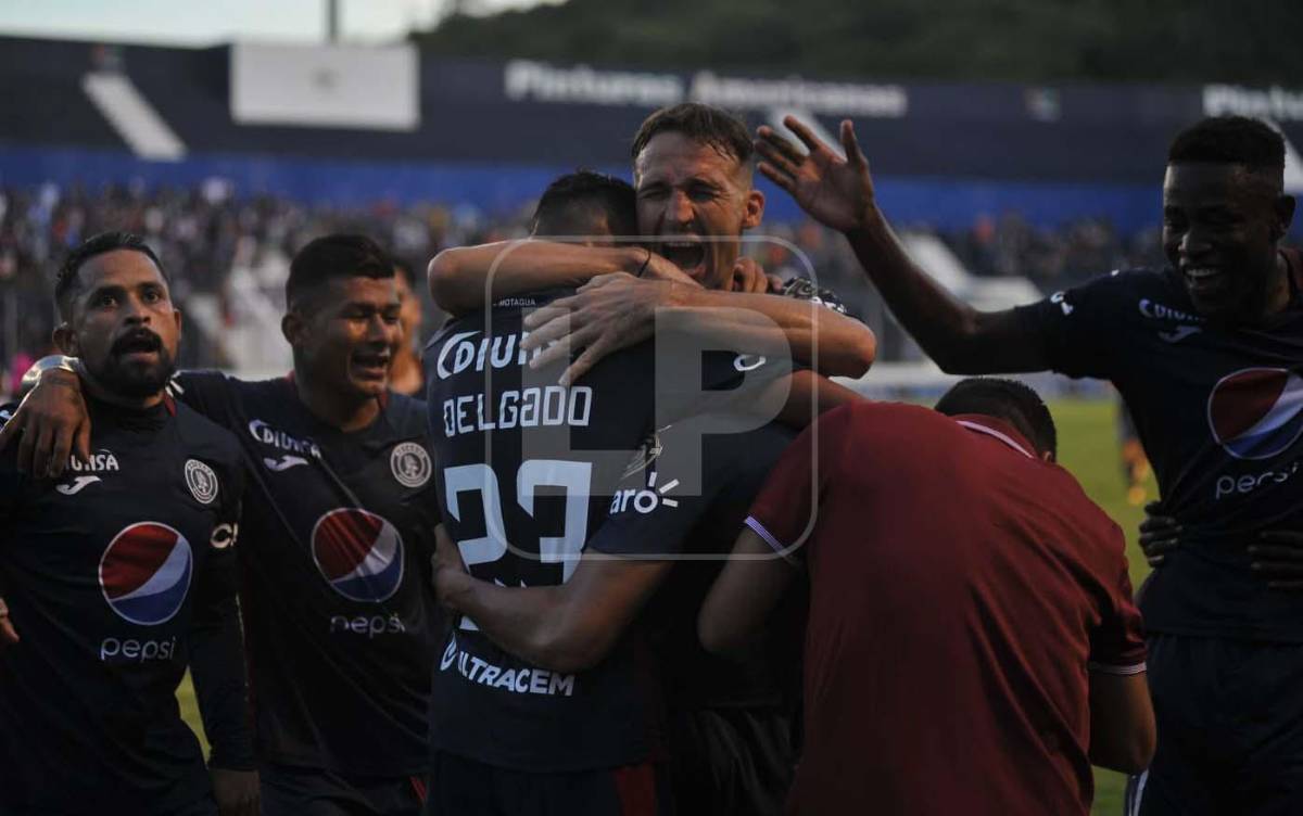 La plantilla del Motagua celebró a lo grande el valioso triunfo obtenido con su gente.