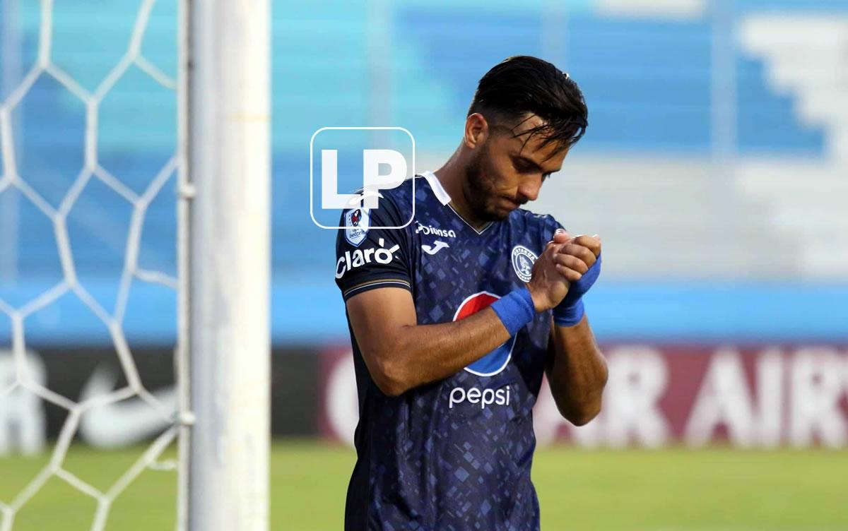 Ángel Tejeda lamentándose tras haber fallado el penal ante Tauro FC.