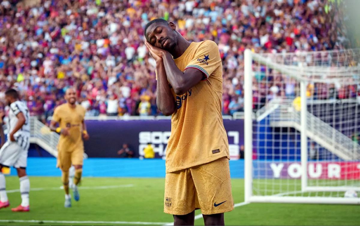 El festejo de Ousmane Dembélé tras su primer golazo en el partido.