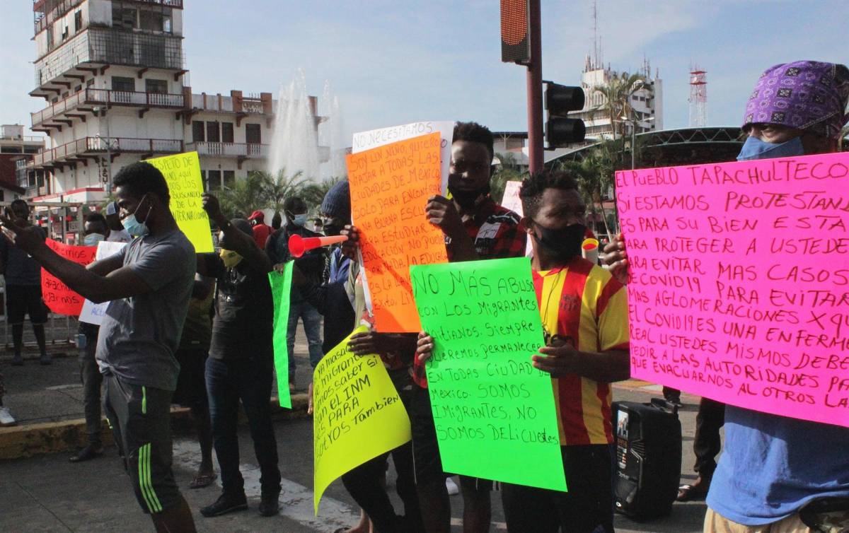 Migrantes marchan y realizan bloqueos en el sur de México