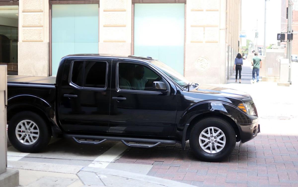 ‘Buba‘ López salió del hotel en Houston a bordo de este vehículo.