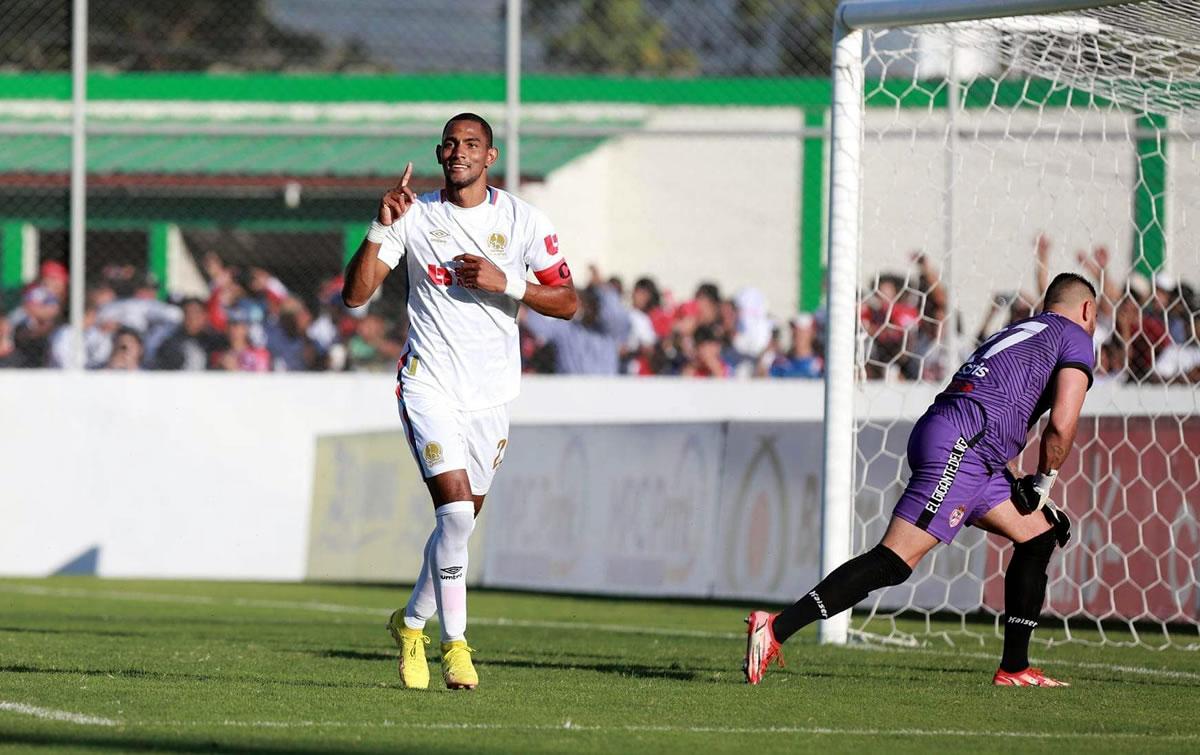 Jerry Bengtson no falló a la cita y anotó de penal.