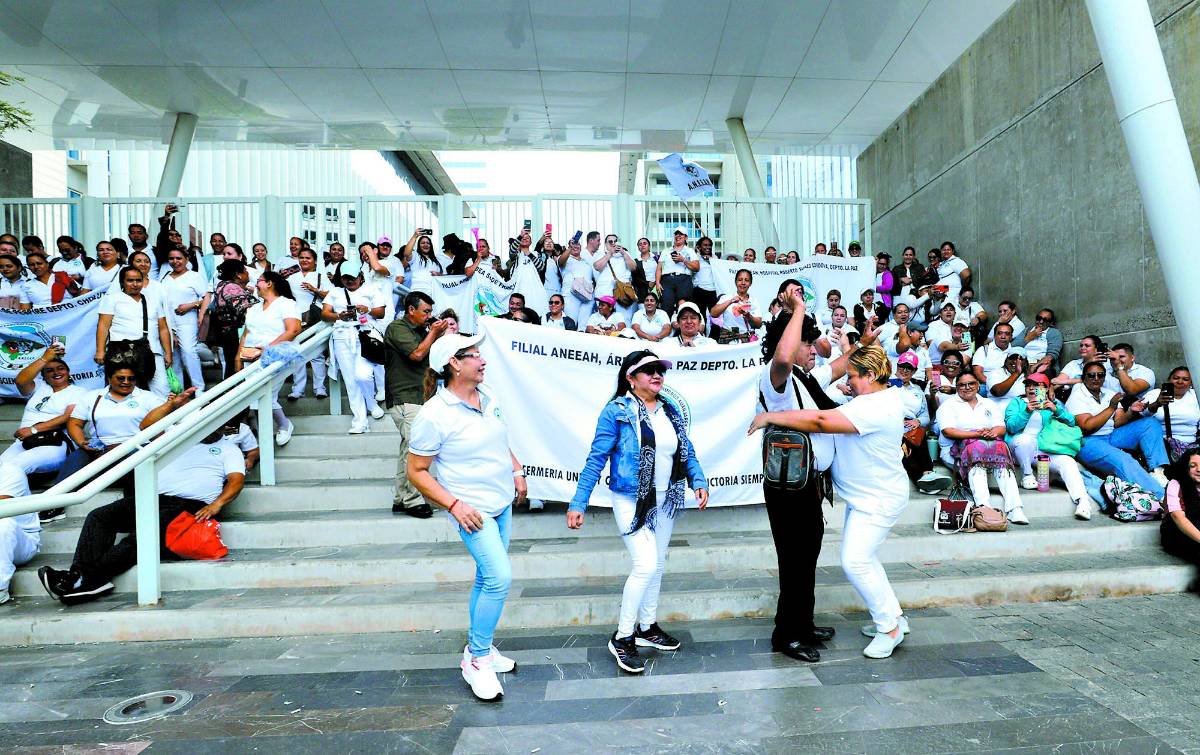 Reprimen a enfermeras; se agudiza la crisis