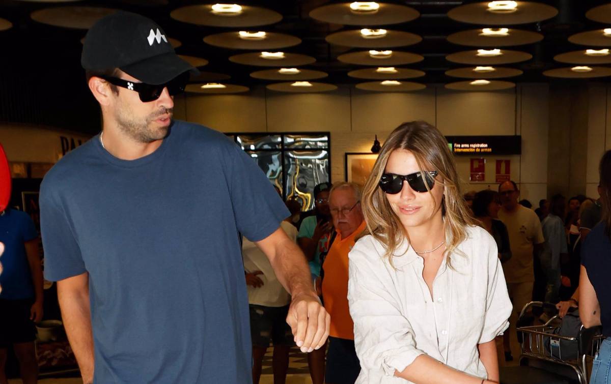 Piqué y Clara Chía también han recibido críticas en redes sociales por parte de los seguidores de la cantante colombiana, Shakira.