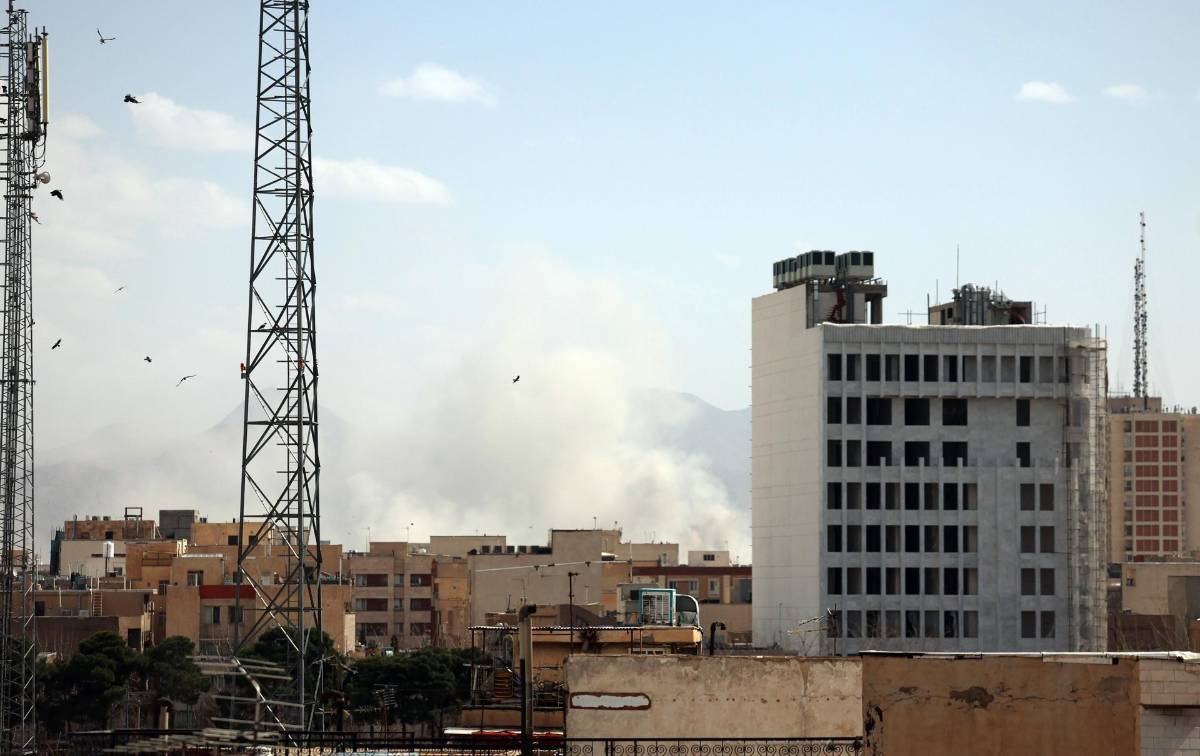 Imágenes de las explosiones en Irán tras la operación “Rugido de León” lanzada por Israel y USA