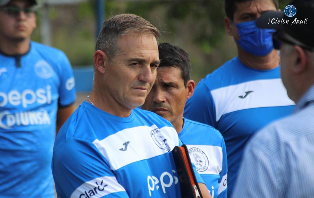 “Tota” Medina, nuevo entrenador del Motagua, se encuentra hospitalizado