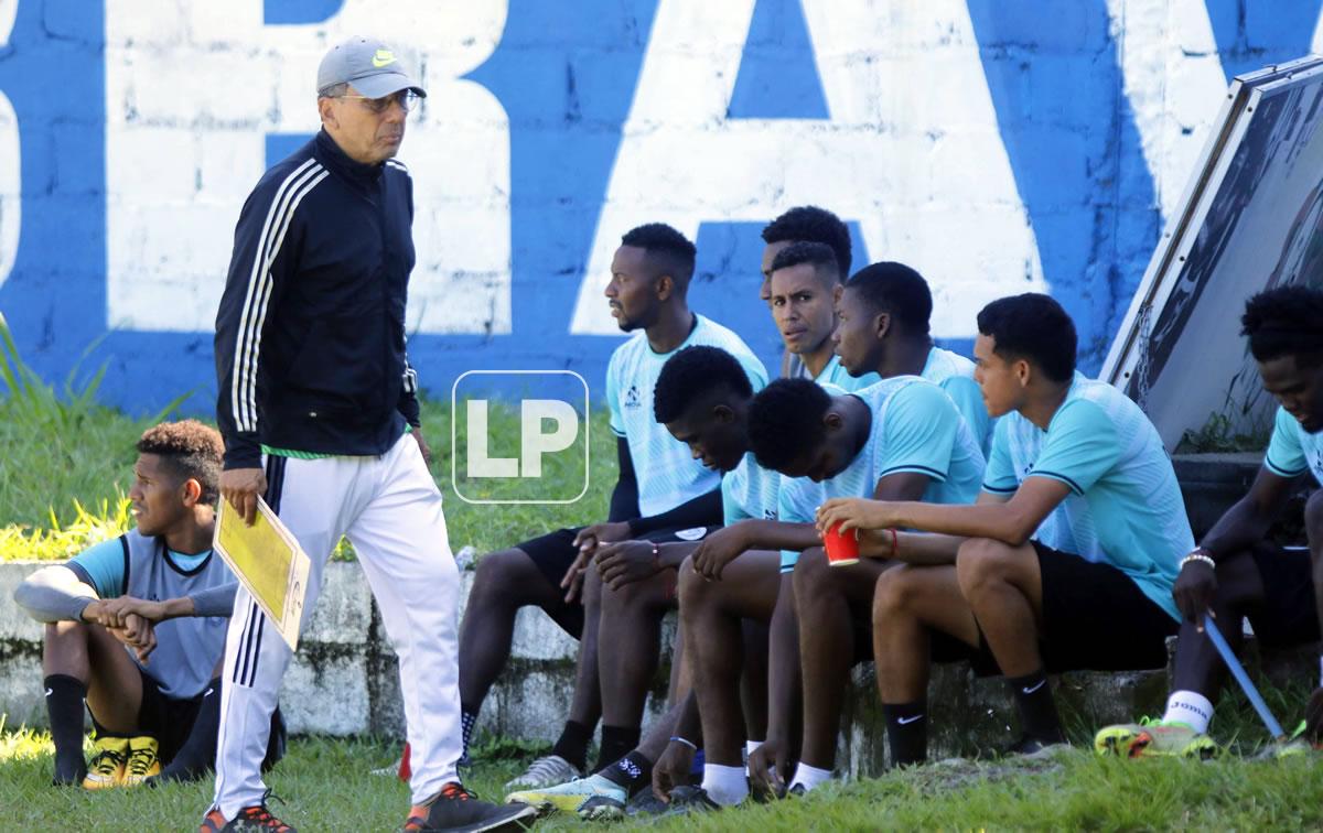 Salomón Nazar también es médico y catedrático universitario.
