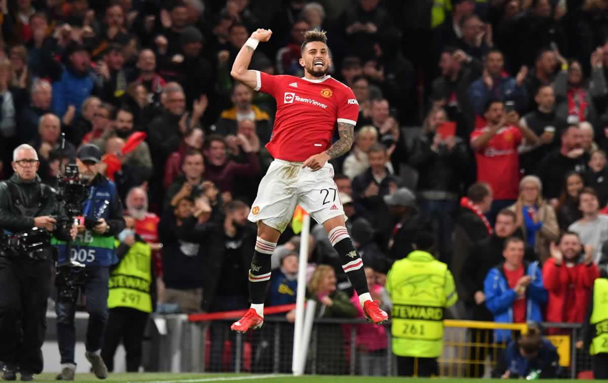 Alex Telles emparejó el marcador y así lo celebró.