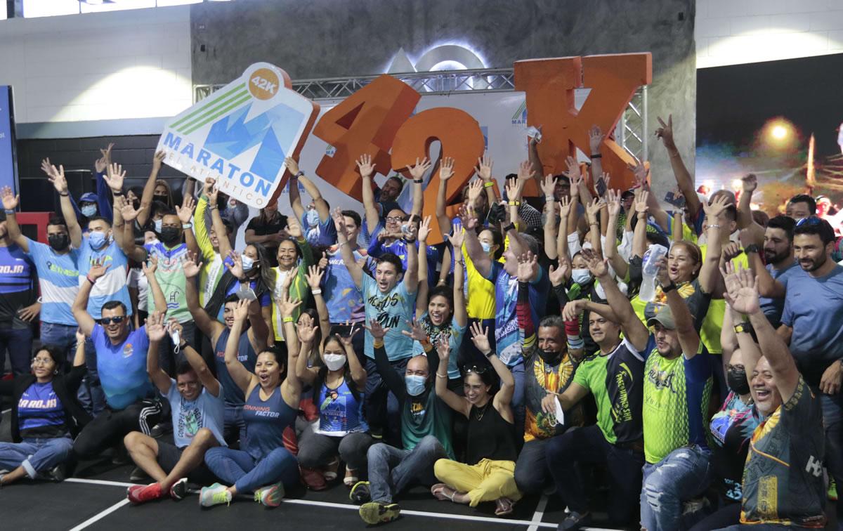 Algunos de los participantes en la Maratón del Atlántico.