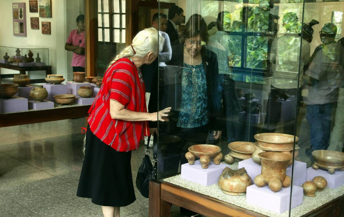 Fotografía en vida de Teresa Campos en una de las labores que más le apasionada.