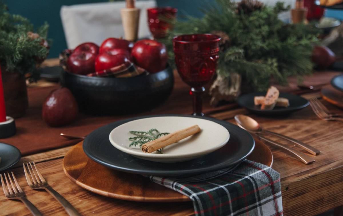 Mesa bien puesta para la celebración de Año Nuevo