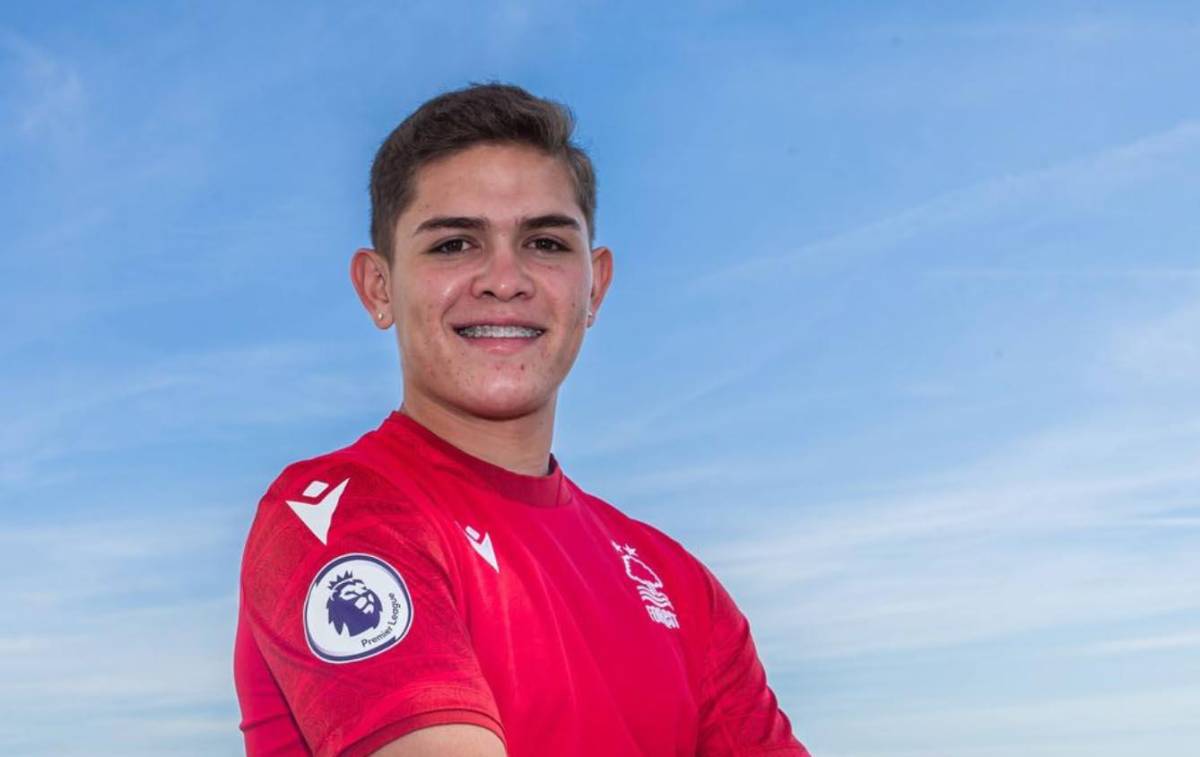 Estuvo recientemente en Honduras: Tico Brandon Aguilera es nuevo jugador del histórico Nottingham Forest de Inglaterra