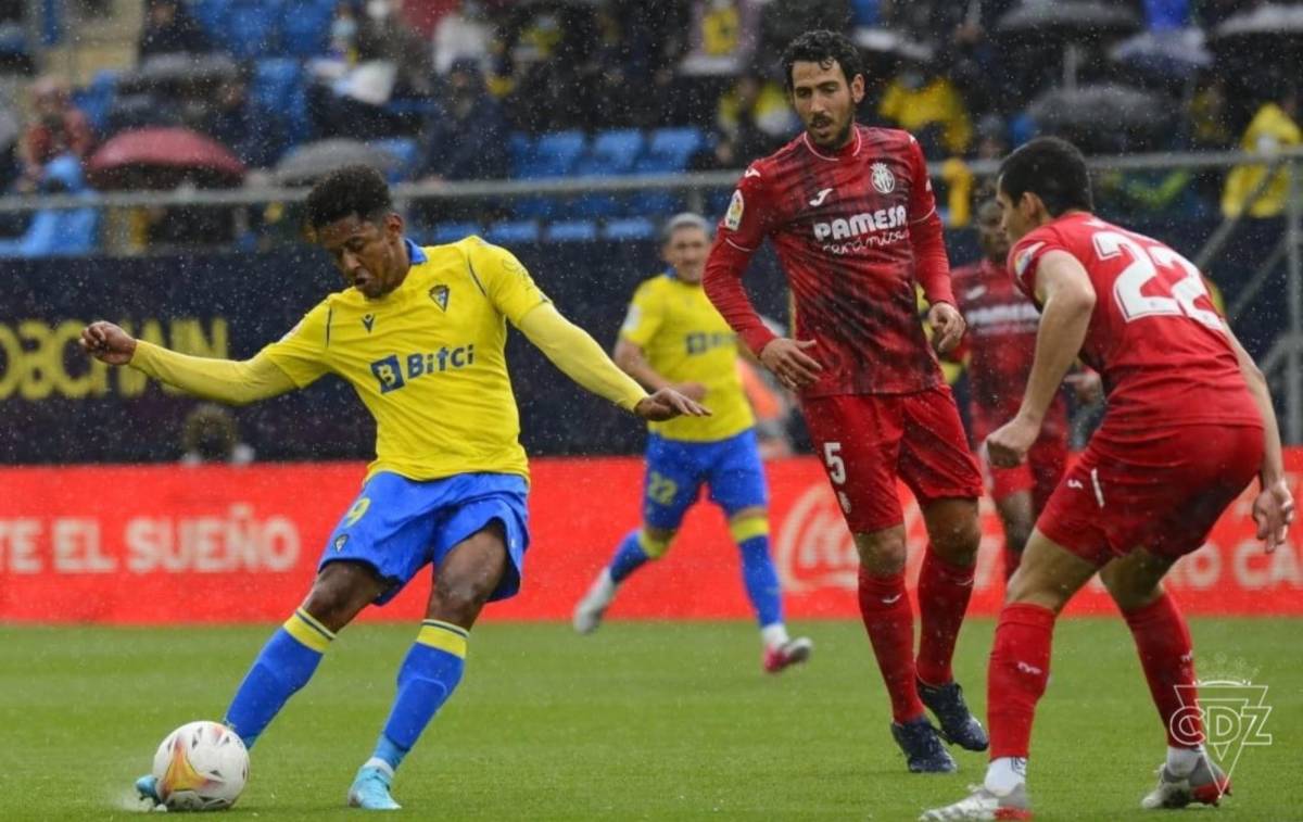 Cádiz con Choco Lozano vence in extremis al Villarreal y sale del descenso