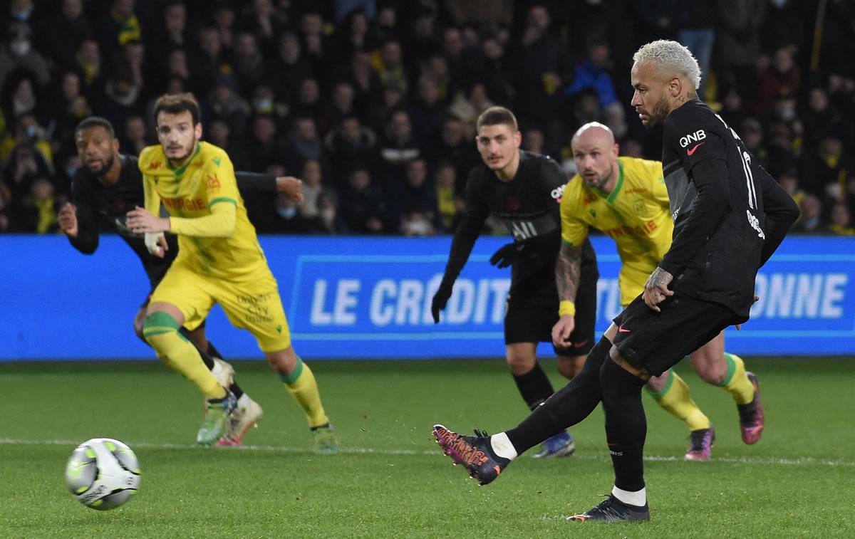 Así tiró el penal el delantero brasileño contra el Nantes.