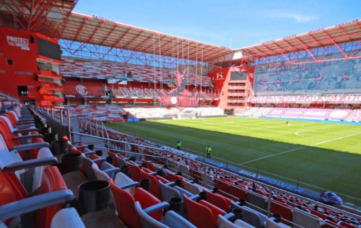 El estadio Nemesio Diez, también conocido como “La Bombonera,” es uno de los estadios más emblemáticos de México y hogar del Club Deportivo Toluca.