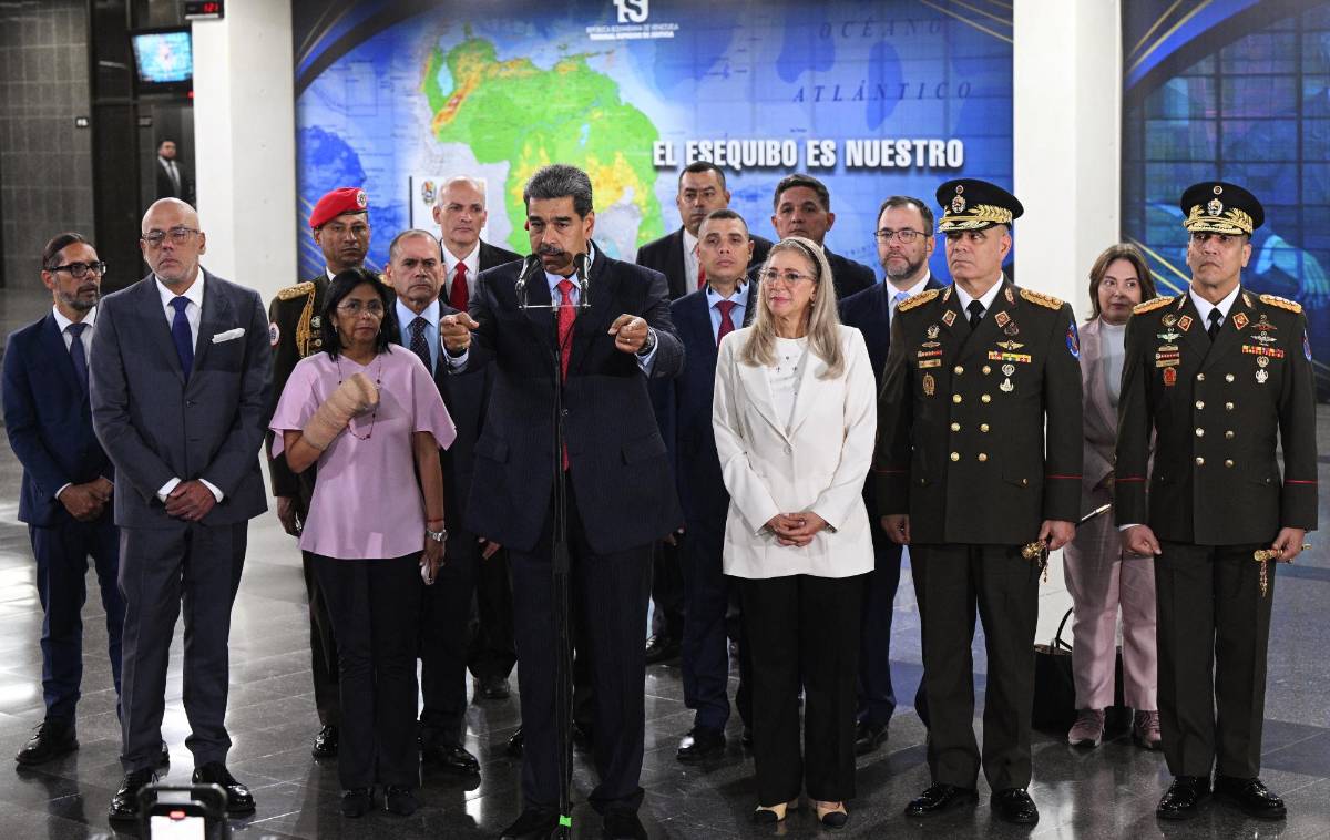 Maduro se ha mostrado rodeado de los líderes militares y ministros de su Gobierno en la última semana.