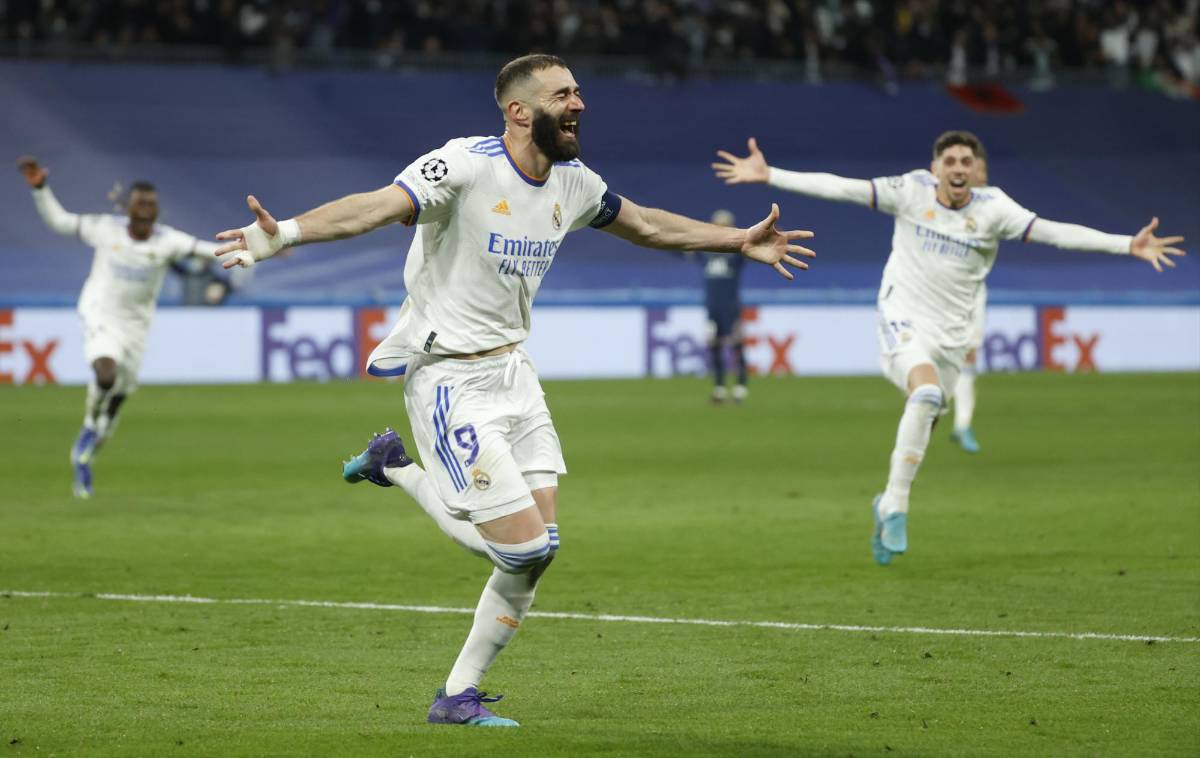 Benzema y su euforia tras despacharse con el triplete que le dio la remontada al Real Madrid.
