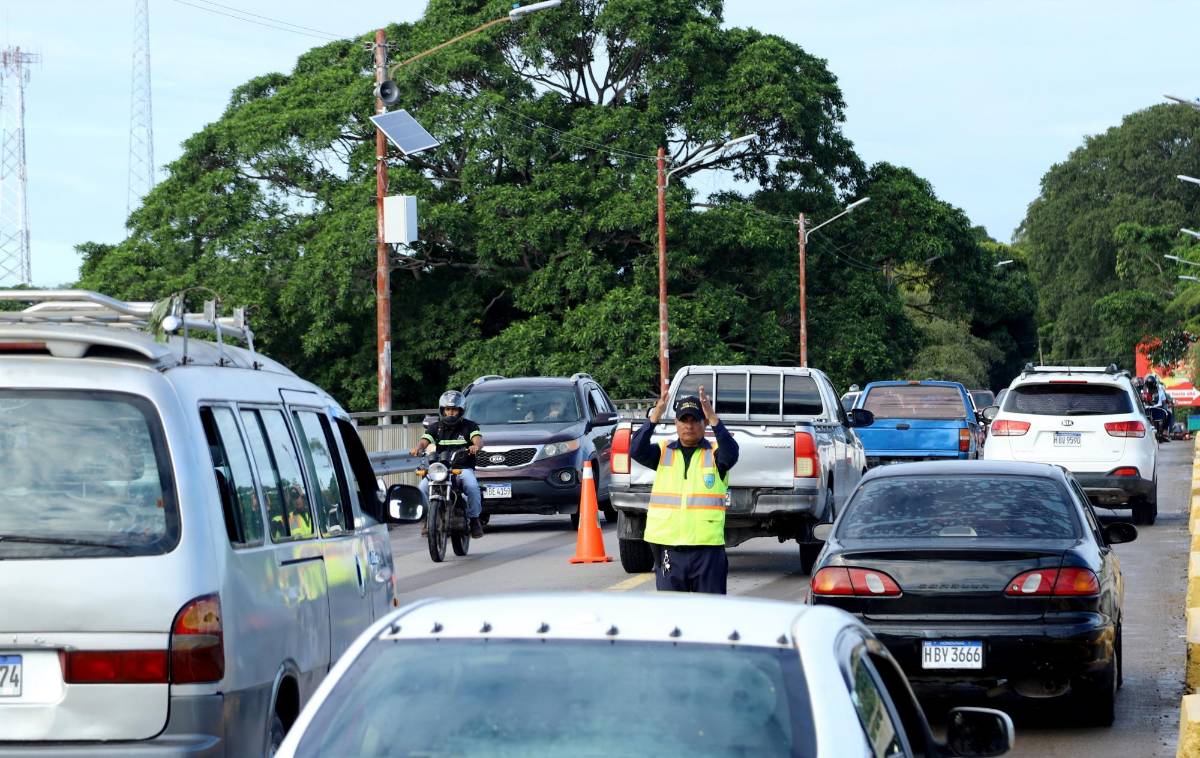 Infernal tráfico por caída del puente Saopín