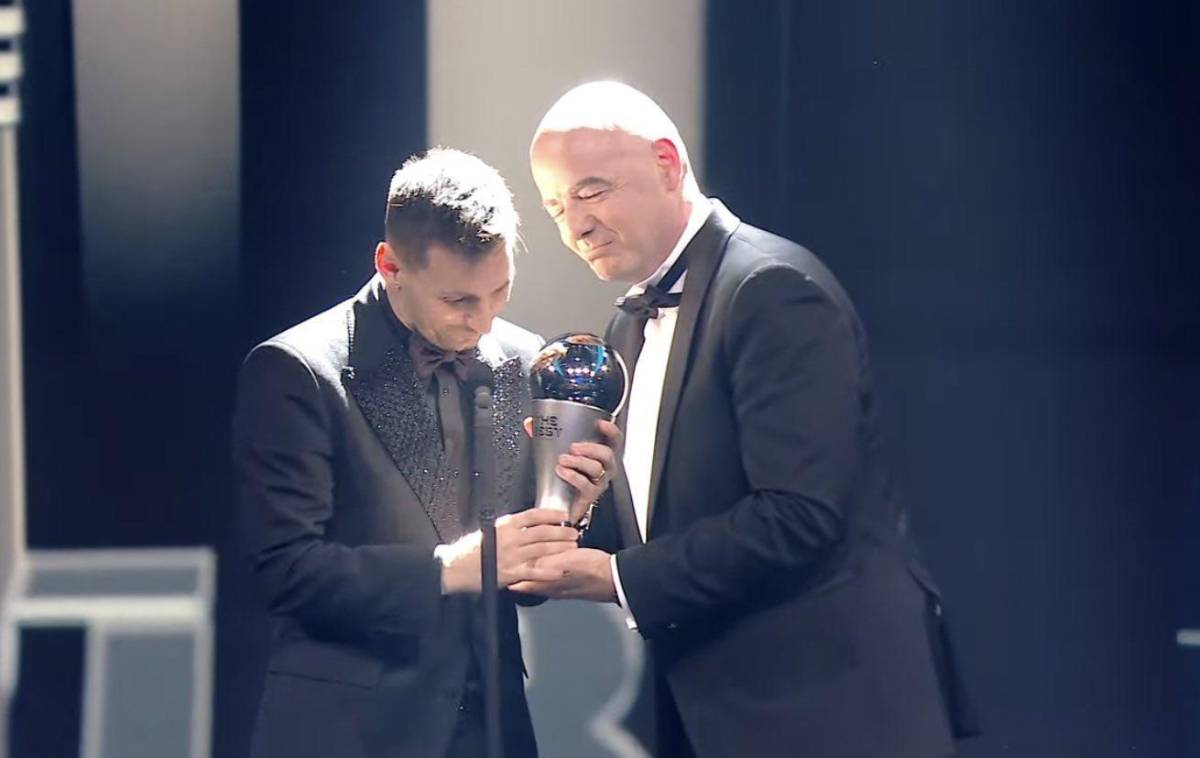 Lionel Messi recibió el premio The Best por parte del presidente de la FIFA, Gianni Infantino-.