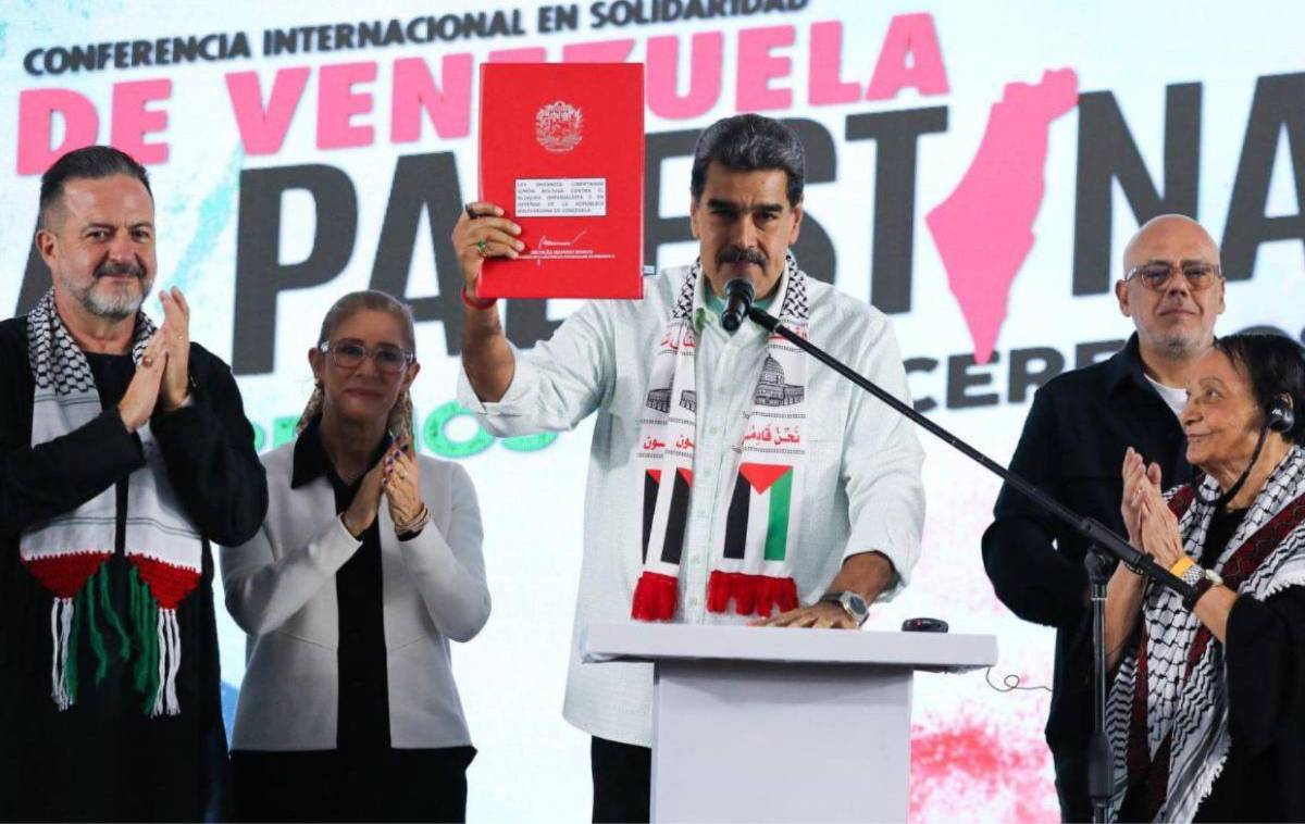 Maduro firma ley que ordena 30 años de cárcel a quienes promuevan sanciones