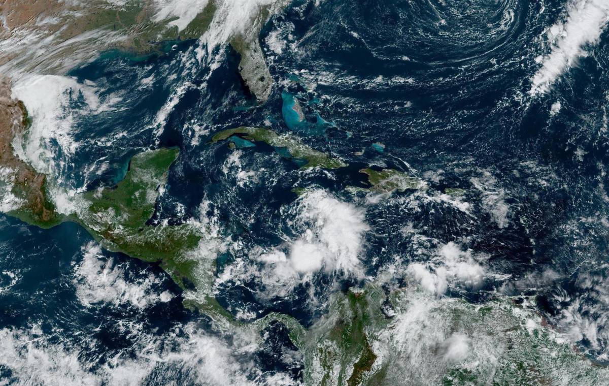 Lisa se convertiría en huracán el miércoles frente a las islas de Honduras y Belice