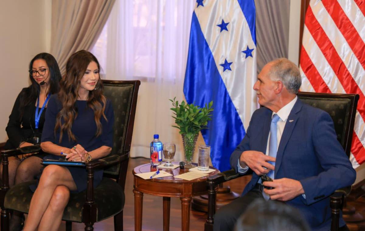 Así fue el encuentro de Nasry Asfura con Kristi Noem
