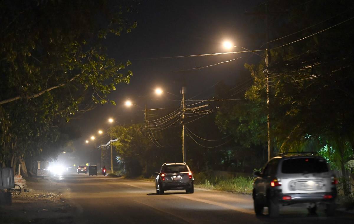 A no vacunados contra el covid-19 se les restringe circular después de las 10:00 de la noche