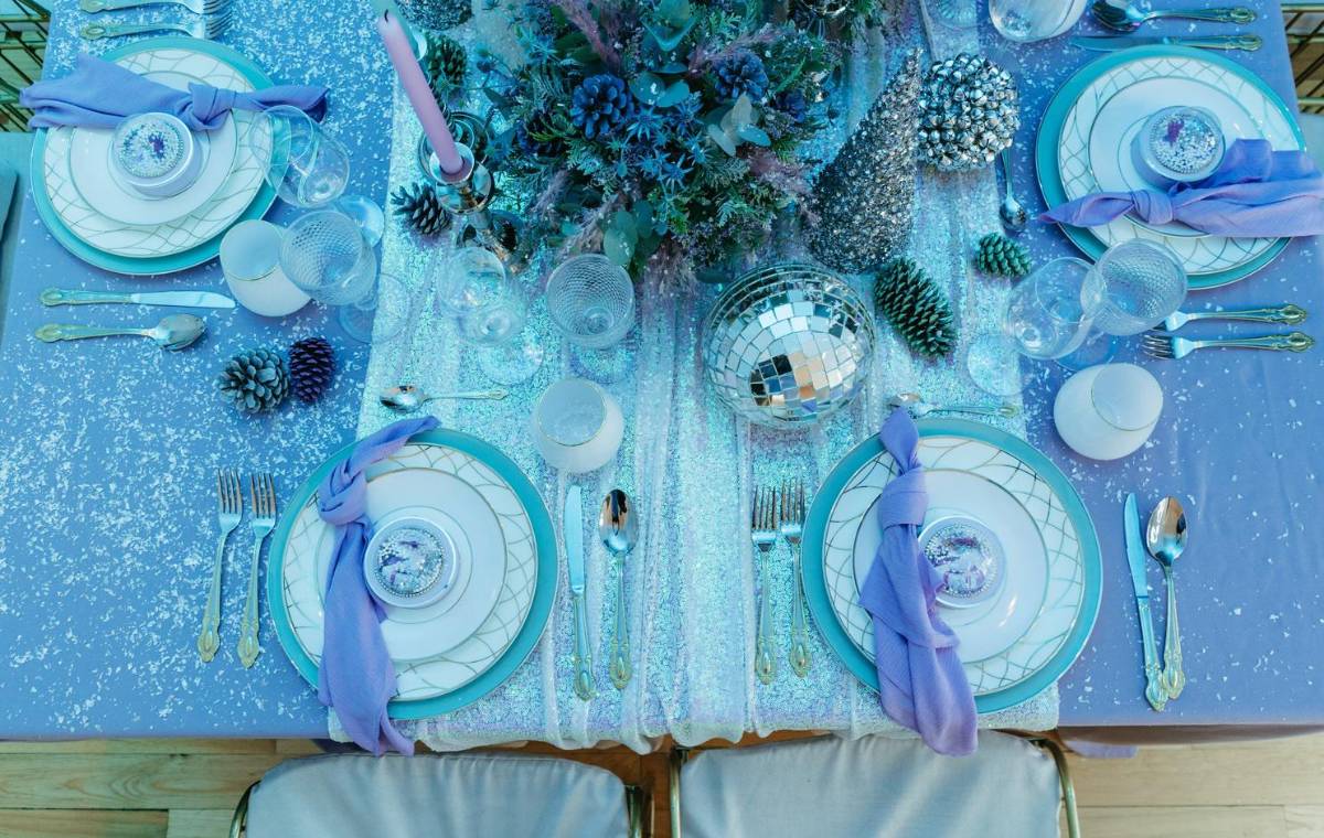 Mesa bien puesta para la celebración de Año Nuevo