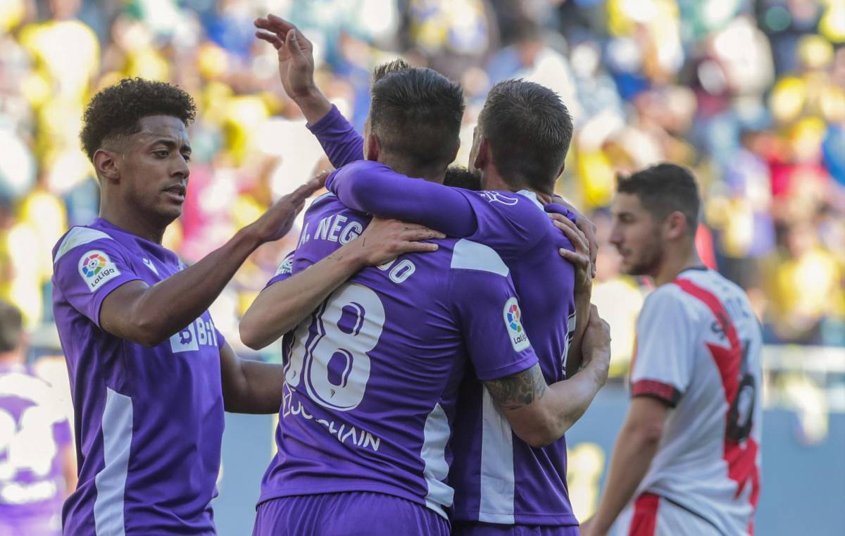 Cádiz logra valioso triunfo ante Rayo Vallecano; Choco Lozano salió ovacionado