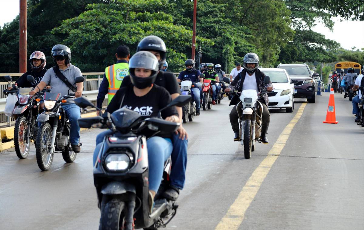 Infernal tráfico por caída del puente Saopín