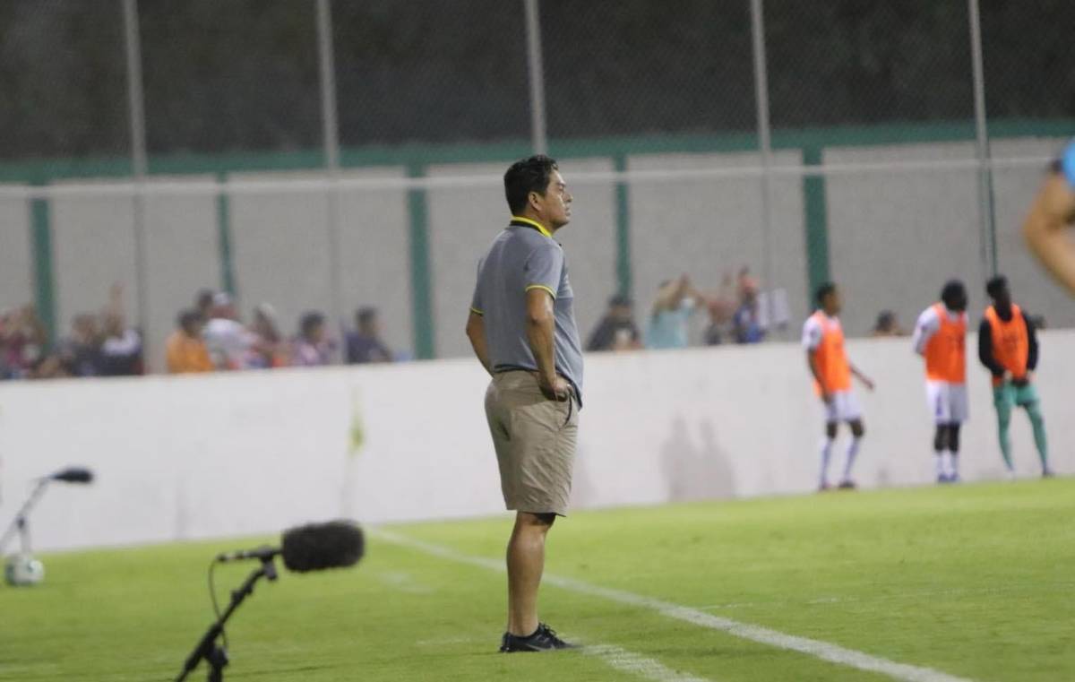 Reynaldo Tilguath durante el partido entre Génesis y Olimpia en el Estadio Carlos Miranda.