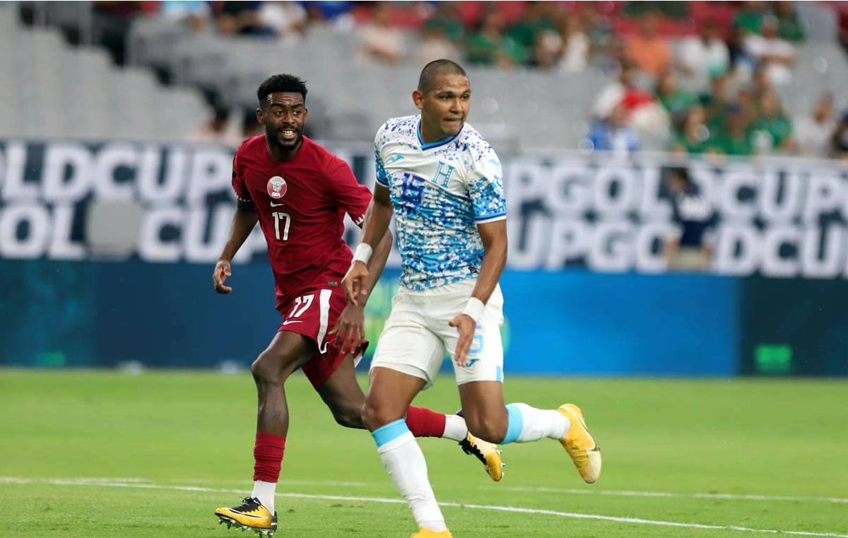 Luis Vega se lesionó en el partido contra Qatar.