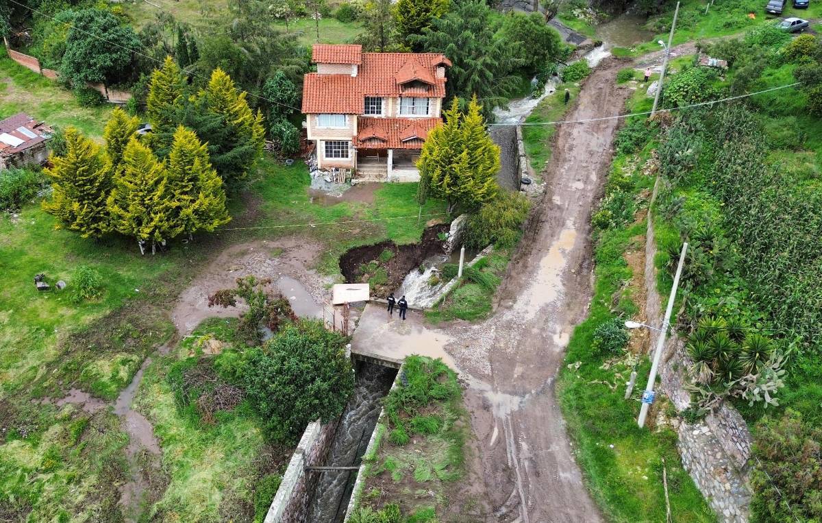 Más de 40 muertos por inundaciones y deslaves en México