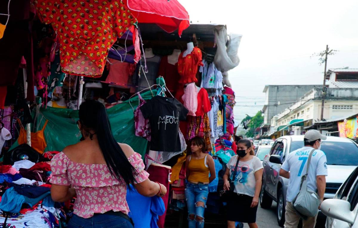 Comerciantes ven con esperanza llegada de temporada navideña