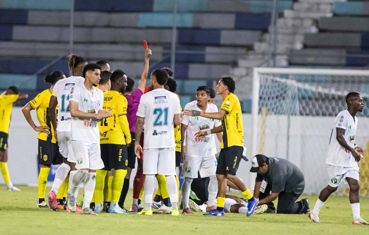 Festín en el Platense-Real España, show de Welcome y jugador salió en camilla