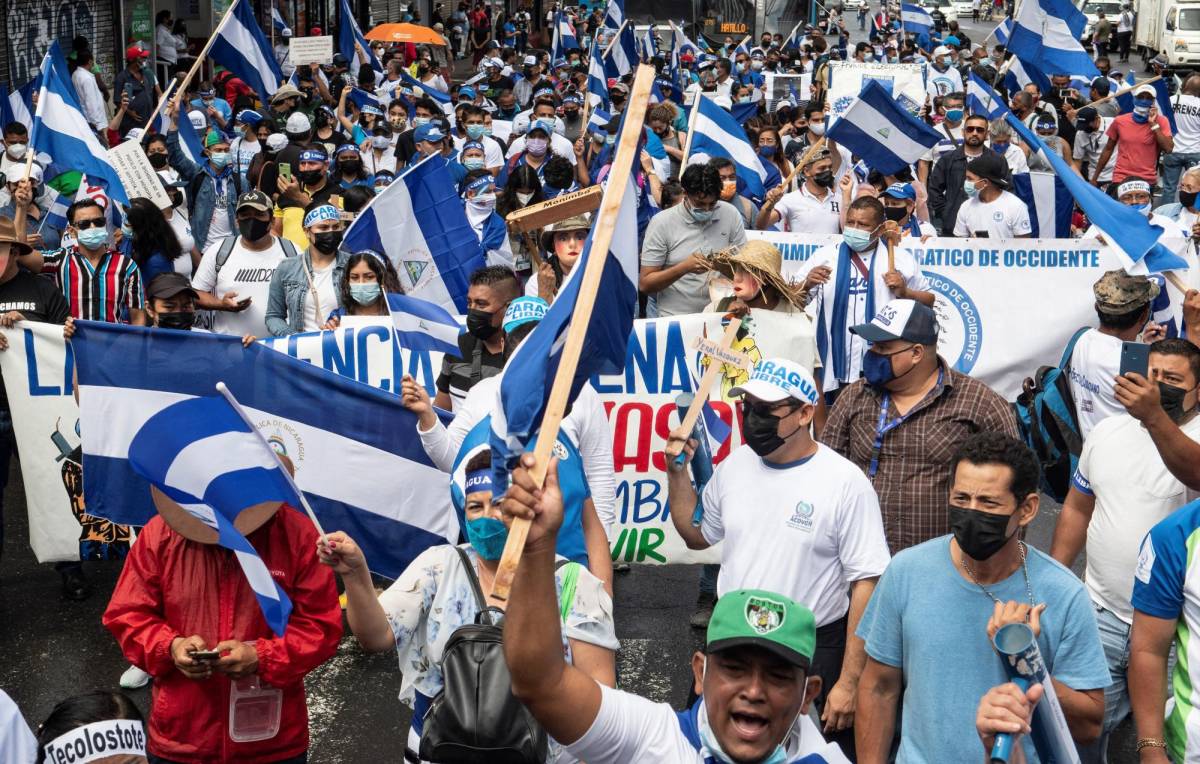 Exiliados protestan desde San José, Costa Rica.