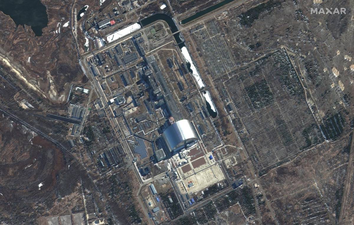 Esta foto de archivo muestra una imagen de satélite Maxar tomada y publicada el 10 de marzo de 2022 de una descripción general de la planta de energía nuclear de Chernóbil en Pripyat, Ucrania.