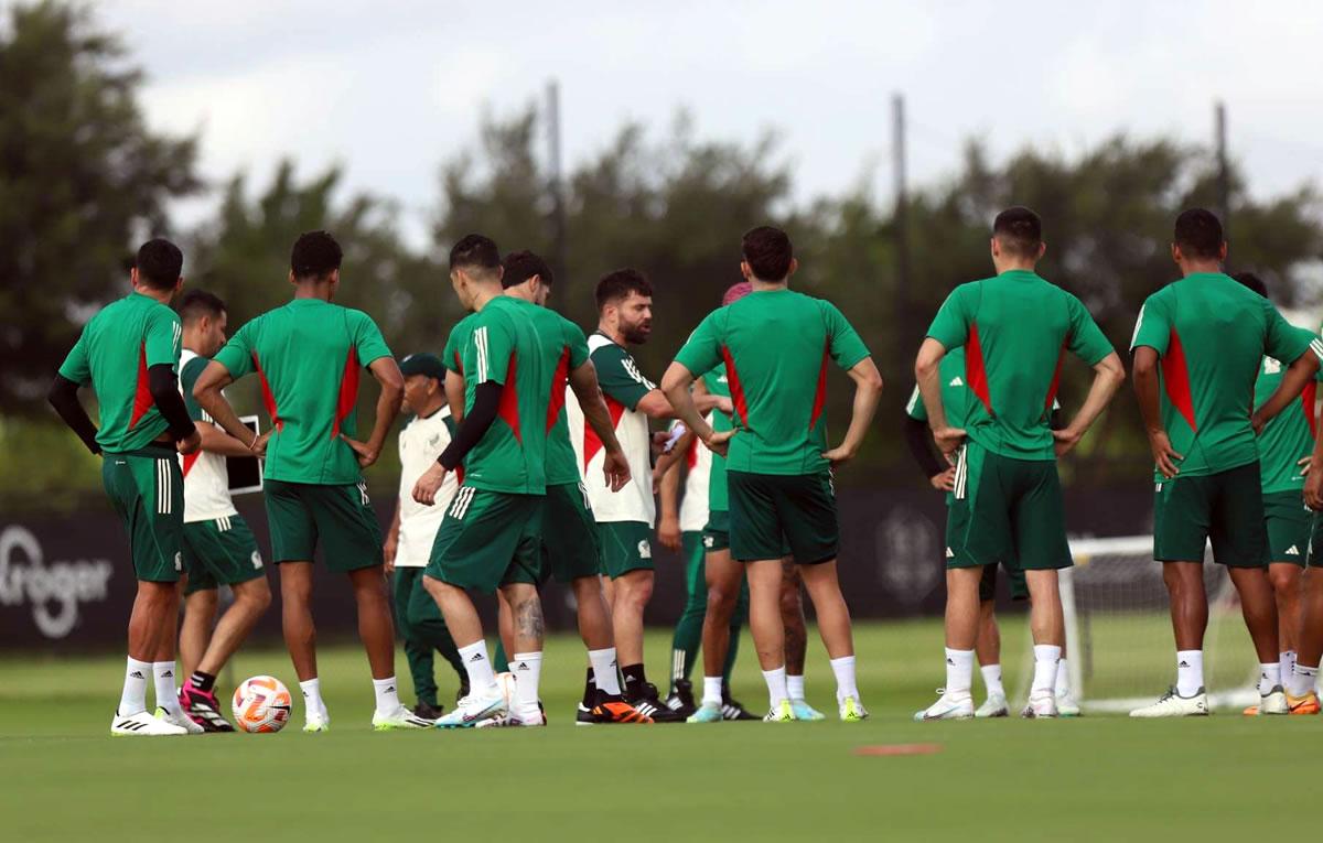 Los jugadores de México calentaron motores previo al debut ante Honduras.