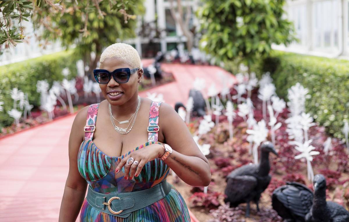 El Jardín Botánico de Nueva York es tomado por cientos de esculturas de buitres