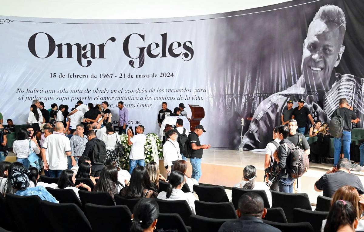 Artistas y fanáticos homenajean al cantautor Omar Geles