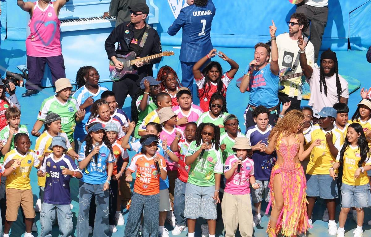 Histórico show en la final del Mundial: Shakira enamoró, sorpresa con Ronaldinho y Ronaldo