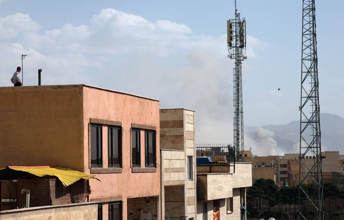 Imágenes de las explosiones en Irán tras la operación “Rugido de León” lanzada por Israel y USA