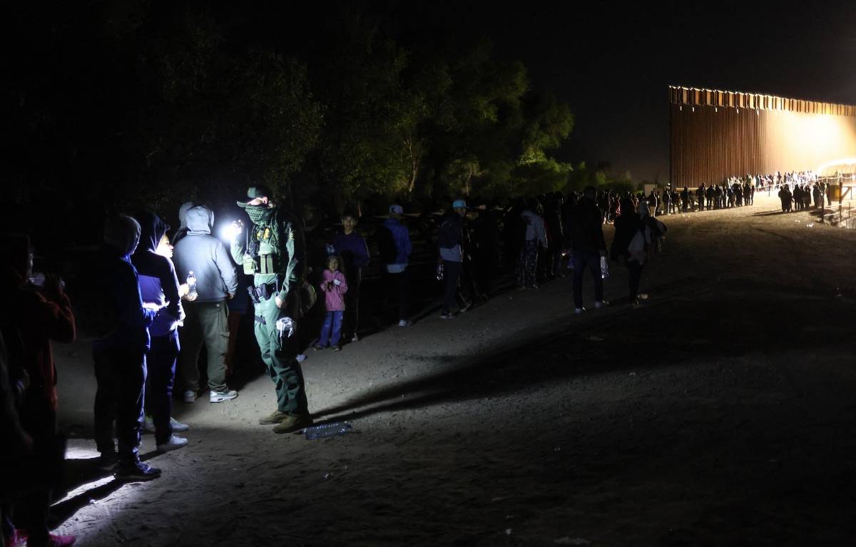 Canciller mexicano viajará a EEUU para defender a migrantes de duras leyes