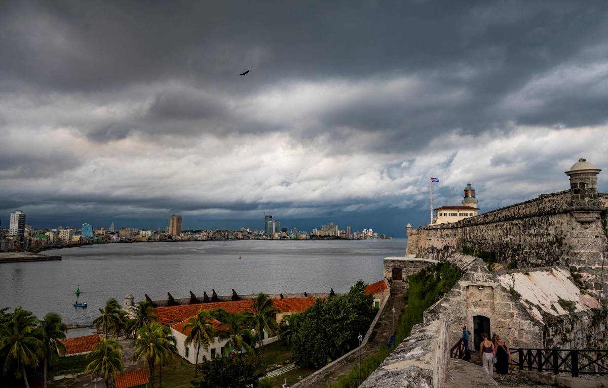 La tormenta tropical Idalia se intensifica rumbo a Florida