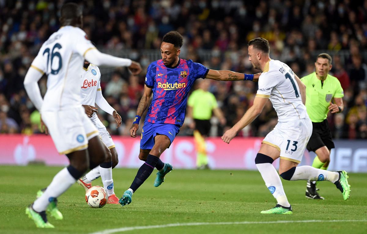 Pierre Emerick Aubameyang jugó su primer partido como titular con el Barcelona.