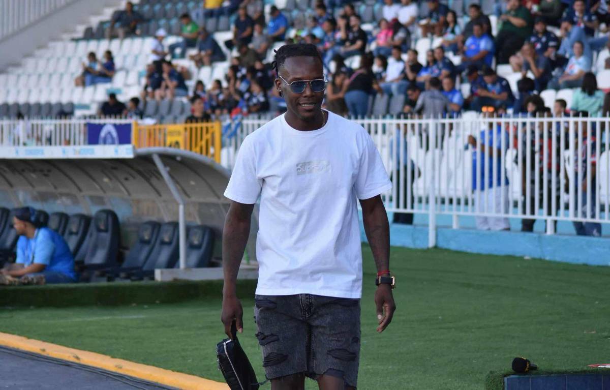 Rublio Castillo presente en el Estadio Nacional para apoyar a Motagua.