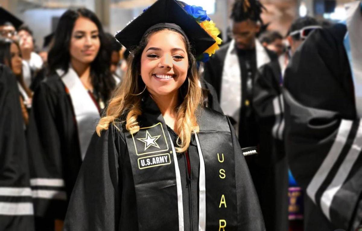 De migrante a líder militar en USA: hondureña narra entre lágrimas su travesía