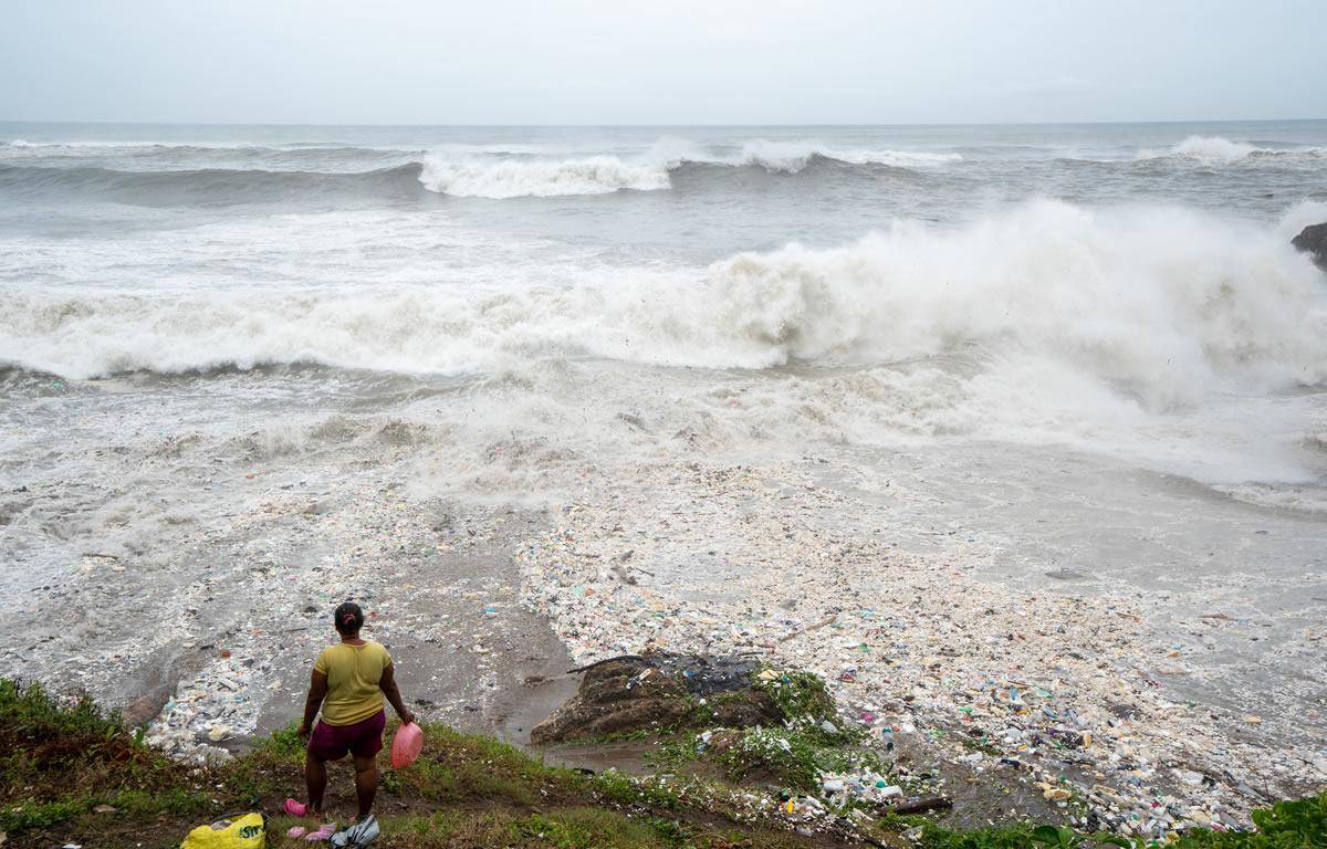 $!Así anunciaba Beryl su llegada a Jamaica: después de las 3:00 pm el clima empeoró.